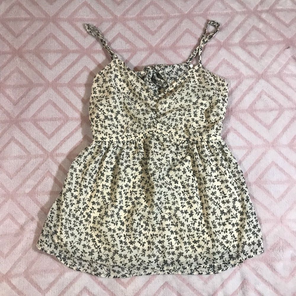 Francesca‘s Japna Womens Floral Tank Top Tie Back Size Medium Shirt Blouse P1199